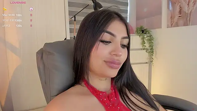 Snapshot of EmmyKenner chatting on November 1, 1:37 pm EmmyKenner online show from November 1, 1:37 pm