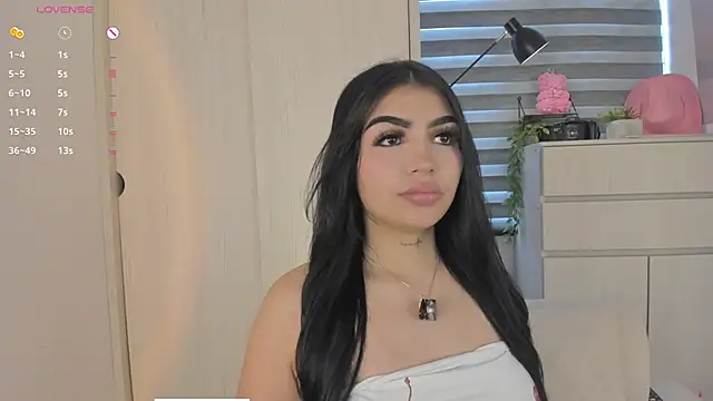 Snapshot of EmmyKenner chatting on October 11, 11:36 am EmmyKenner online show from October 11, 11:36 am