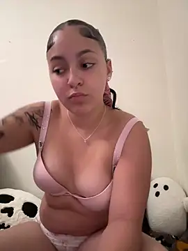 Snapshot of babykalirose chatting on October 28, 4:40 am babykalirose online show from October 28, 4:40 am