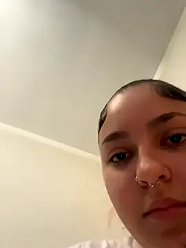 Snapshot of babykalirose chatting on October 1, 3:00 am babykalirose online show from October 1, 3:00 am