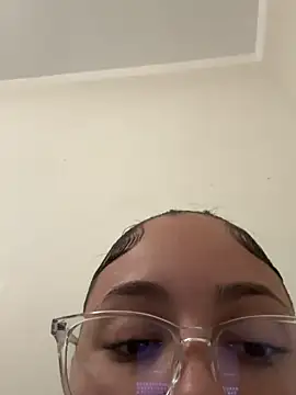 Snapshot of babykalirose chatting on November 1, 6:17 am babykalirose online show from November 1, 6:17 am