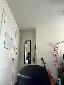 babykalirose online show from April 7, 1:13 pm