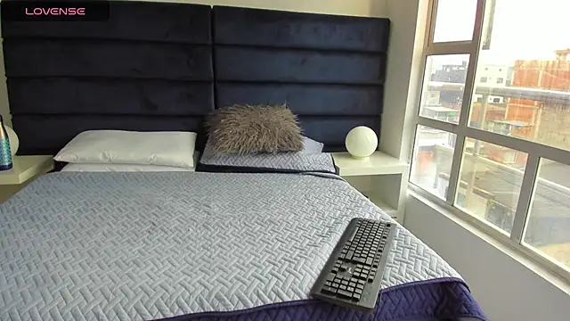 CHARLOTTE KNOX online show from October 14, 11:57 am