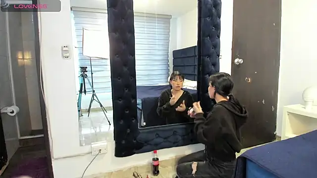 CHARLOTTE KNOX online show from October 28, 12:11 pm