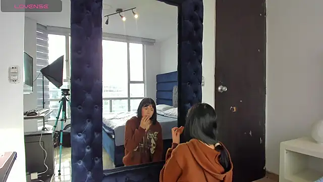 CHARLOTTE KNOX online show from October 12, 12:18 pm