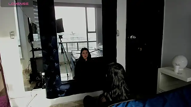 CHARLOTTE KNOX online show from October 27, 12:01 pm