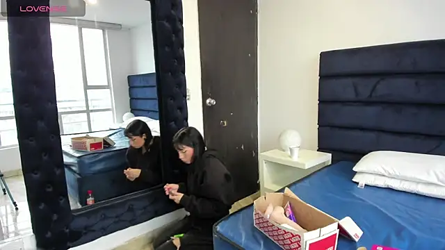 CHARLOTTE KNOX online show from October 29, 12:20 pm