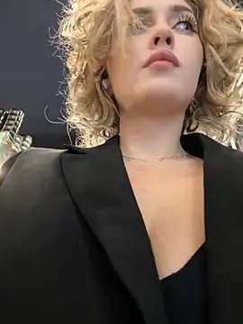 KellyKeler online show from October 3, 12:43 pm