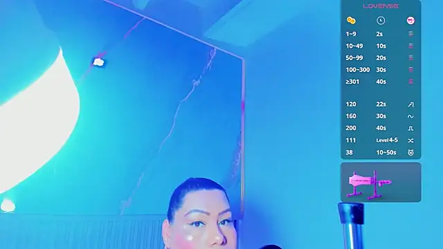 Snapshot of bigboobs_violeta chatting on October 10, 7:41 pm bigboobs violeta online show from October 10, 7:41 pm