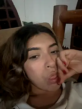 Kardashian12 online show from November 2, 12:47 am