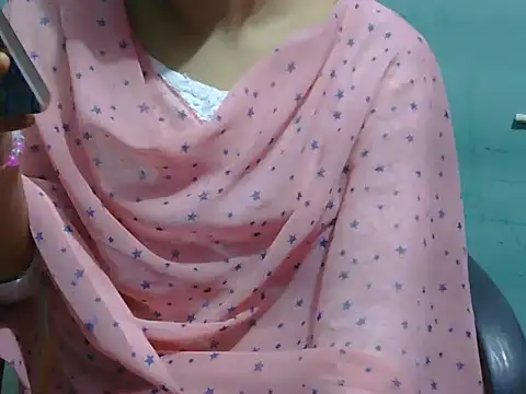 Snapshot of lovely_soniya chatting on November 1, 6:39 am lovely soniya online show from November 1, 6:39 am