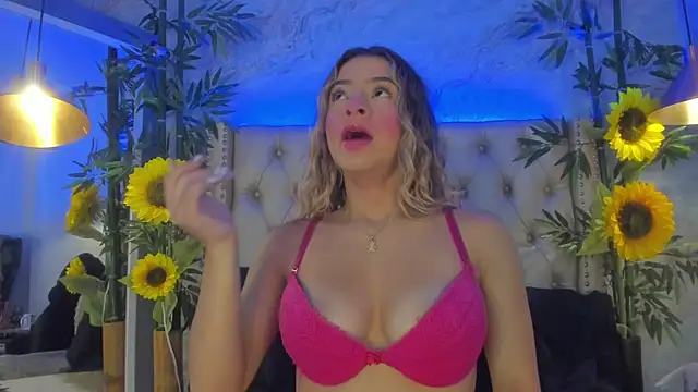 Snapshot of LittleeJaz chatting on October 3, 5:23 am LittleeJaz online show from October 3, 5:23 am