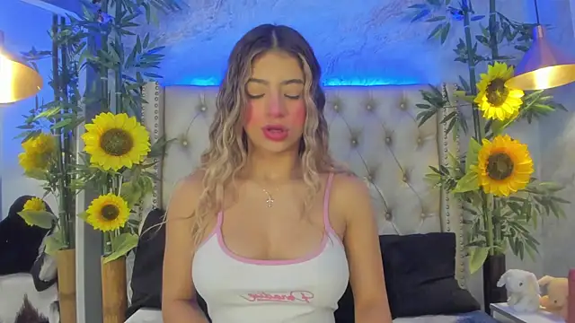 Snapshot of LittleeJaz chatting on October 14, 4:37 am LittleeJaz online show from October 14, 4:37 am