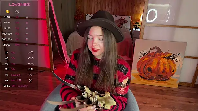 Snapshot of PlumyBun chatting on October 31, 1:15 pm PlumyBun online show from October 31, 1:15 pm