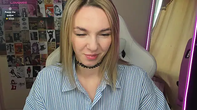 NessaDiazz online show from October 17, 1:20 am