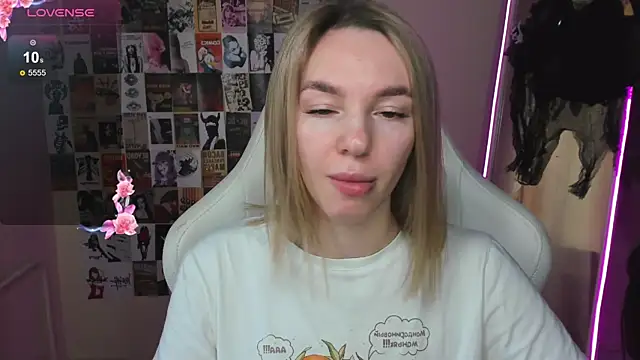 NessaDiazz online show from October 31, 1:40 am