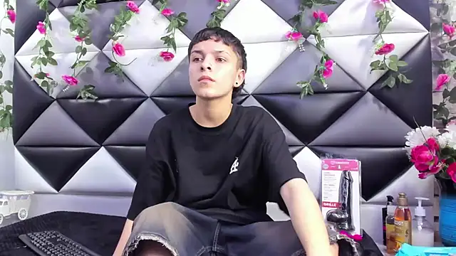 Megan Thompson  online show from September 25, 2:43 am