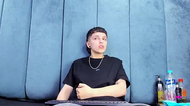 Megan Thompson  online show from March 7, 2:40 am