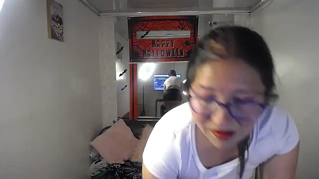 Snapshot of scarlett_widow_ chatting on October 19, 2:57 am scarlett widow online show from October 19, 2:57 am