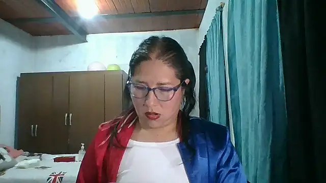 Snapshot of scarlett_widow_ chatting on October 11, 4:17 am scarlett widow online show from October 11, 4:17 am