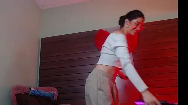 Karol Yessenia online show from October 14, 1:25 pm