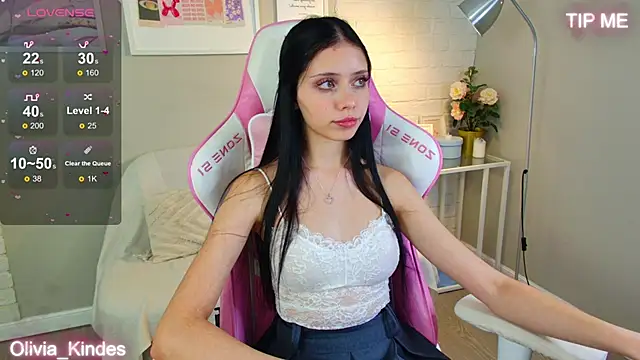 Snapshot of Olivia_Kindes chatting on October 20, 5:05 pm Olivia Kindes online show from October 20, 5:05 pm