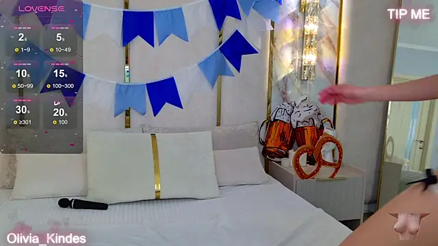 Snapshot of Olivia_Kindes chatting on October 1, 5:40 pm Olivia Kindes online show from October 1, 5:40 pm