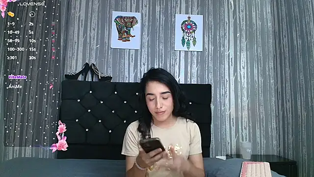 Snapshot of Alicee_Moonn chatting on October 17, 7:17 pm Alicee Moonn online show from October 17, 7:17 pm