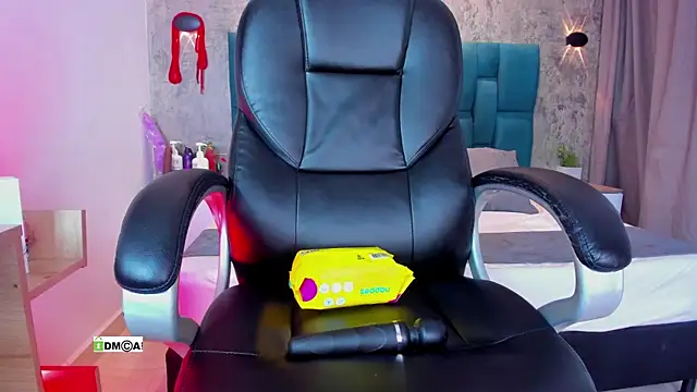 Snapshot of susanasmith18 chatting on October 17, 9:51 pm susanasmith18 online show from October 17, 9:51 pm