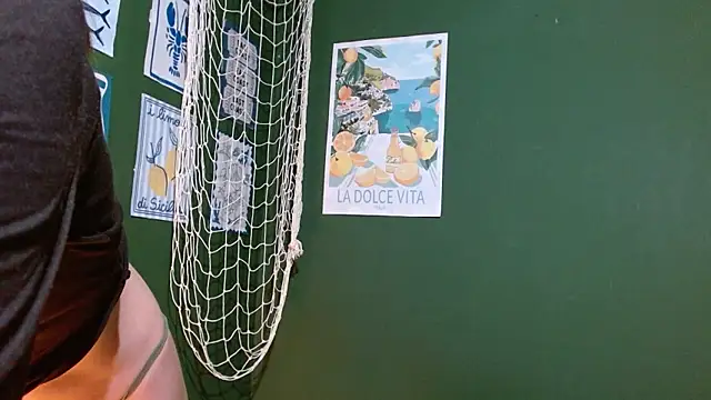 Roxiehood online show from September 27, 2:30 am