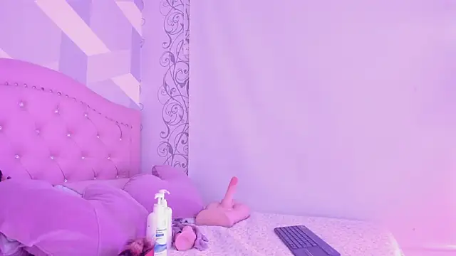 Snapshot of BiancaShermann chatting on October 7, 5:28 pm BiancaShermann online show from October 7, 5:28 pm