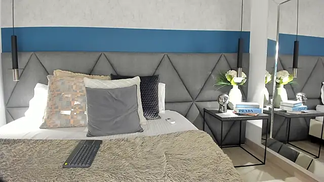 Snapshot of Mia_Roswell chatting on October 9, 11:31 pm Mia Roswell online show from October 9, 11:31 pm