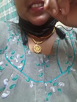 Snapshot of Villageanuty chatting on October 10, 5:18 pm Villageanuty online show from October 10, 5:18 pm