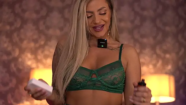 Snapshot of AlmaVelia chatting on September 20, 8:07 pm AlmaVelia online show from September 20, 8:07 pm