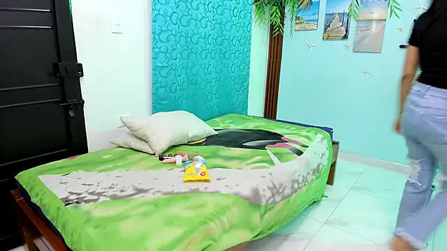 Snapshot of eladyrous98 chatting on October 4, 2:32 pm eladyrous98 online show from October 4, 2:32 pm