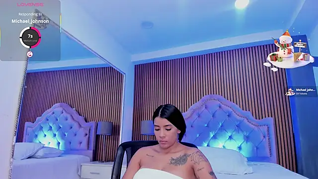 Snapshot of SelenaStonne chatting on October 19, 8:33 pm SelenaStonne online show from October 19, 8:33 pm