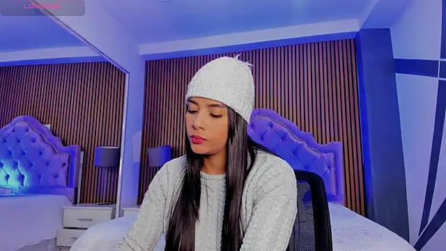 Snapshot of SelenaStonne chatting on September 18, 8:40 pm SelenaStonne online show from September 18, 8:40 pm