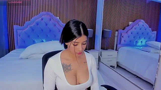 Snapshot of SelenaStonne chatting on October 5, 8:47 pm SelenaStonne online show from October 5, 8:47 pm