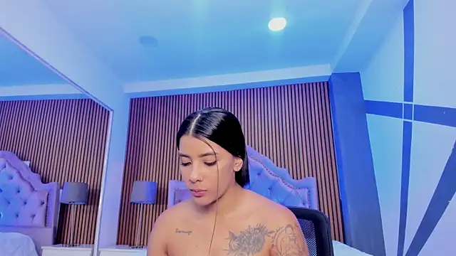 Snapshot of SelenaStonne chatting on October 12, 8:44 pm SelenaStonne online show from October 12, 8:44 pm