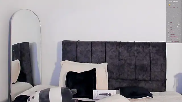 Taylormaxwell online show from February 18, 12:10 am