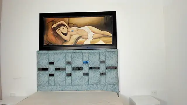 bluee lov online show from October 7, 3:00 am