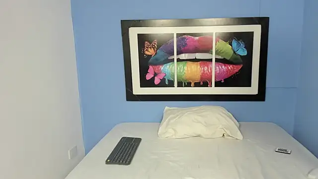 bluee lov online show from September 23, 3:04 am