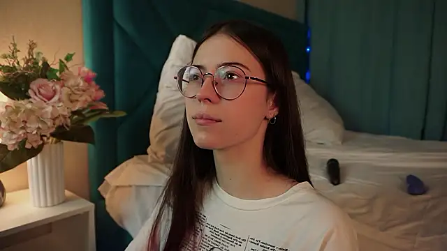 ywixos online show from February 12, 2:52 pm