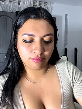 Issa Santana online show from October 18, 8:10 pm