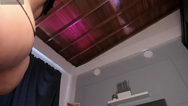 Snapshot of sweet_sea chatting on October 22, 12:43 pm sweet sea online show from October 22, 12:43 pm