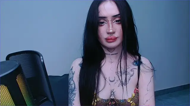 Snapshot of alisa_tattoogirl1 chatting on November 1, 10:14 pm alisa tattoogirl1 online show from November 1, 10:14 pm