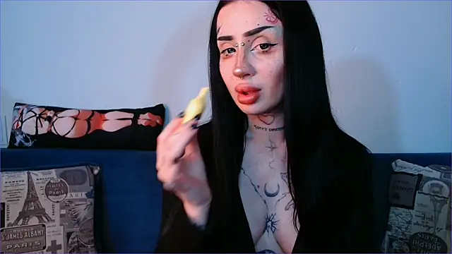 Snapshot of alisa_tattoogirl1 chatting on October 4, 7:29 pm alisa tattoogirl1 online show from October 4, 7:29 pm