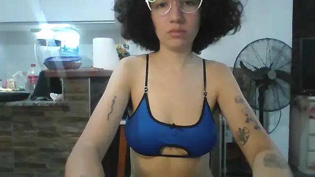 Snapshot of loliporomero chatting on October 10, 1:21 am loliporomero online show from October 10, 1:21 am