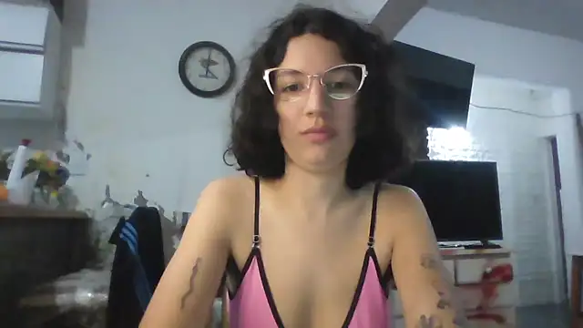 Snapshot of loliporomero chatting on November 1, 12:26 am loliporomero online show from November 1, 12:26 am