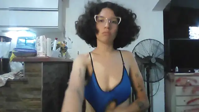 Snapshot of loliporomero chatting on October 17, 1:42 am loliporomero online show from October 17, 1:42 am